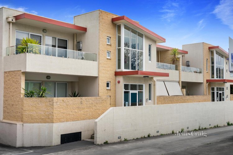 2 97 Canterbury Road Heathmont 3135