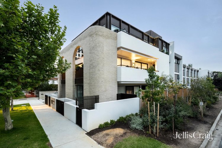 2 97 Napier Street Essendon 3040