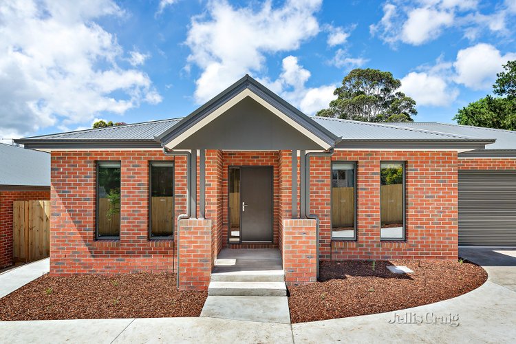 2/9A Peake Street Golden Point 3350