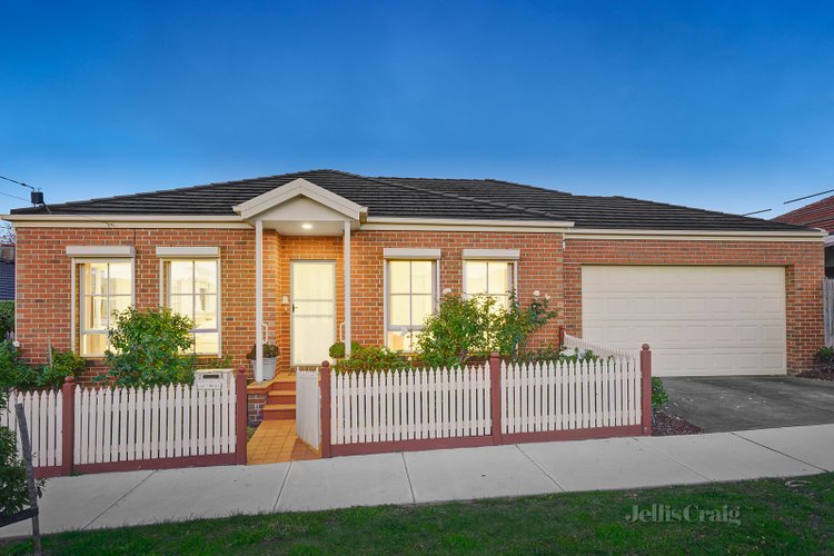 2A Essex Street Box Hill North 3129