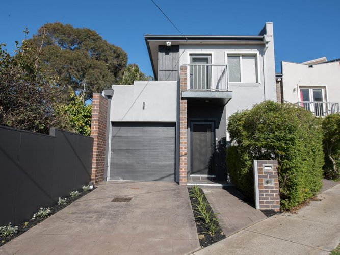 2B Hesleden Street Essendon 3040