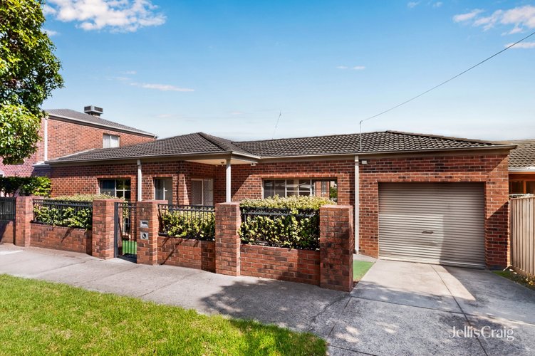 2B Renown Street Burwood 3125