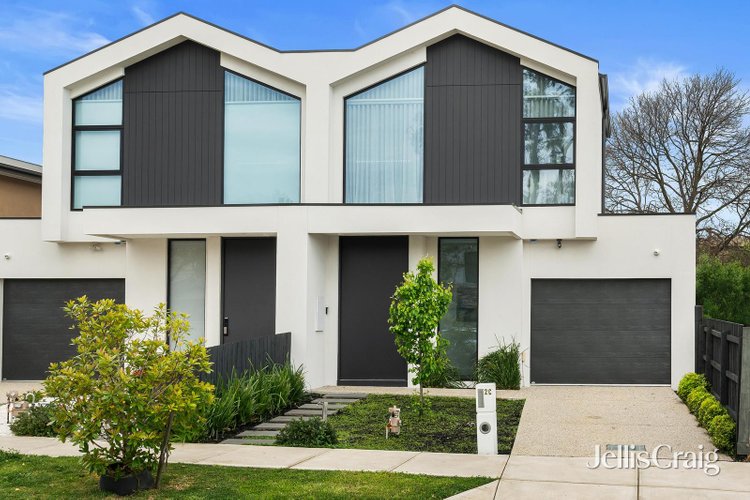 2c Hopetoun Court Bentleigh East 3165