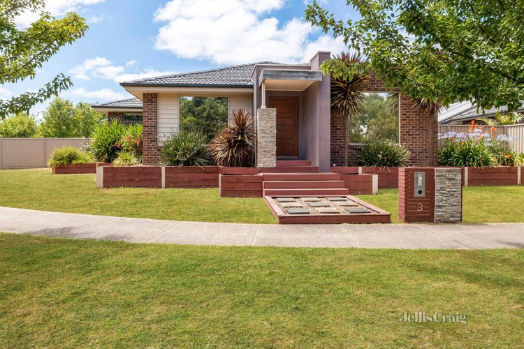 3 Arwon Crescent Alfredton 3350