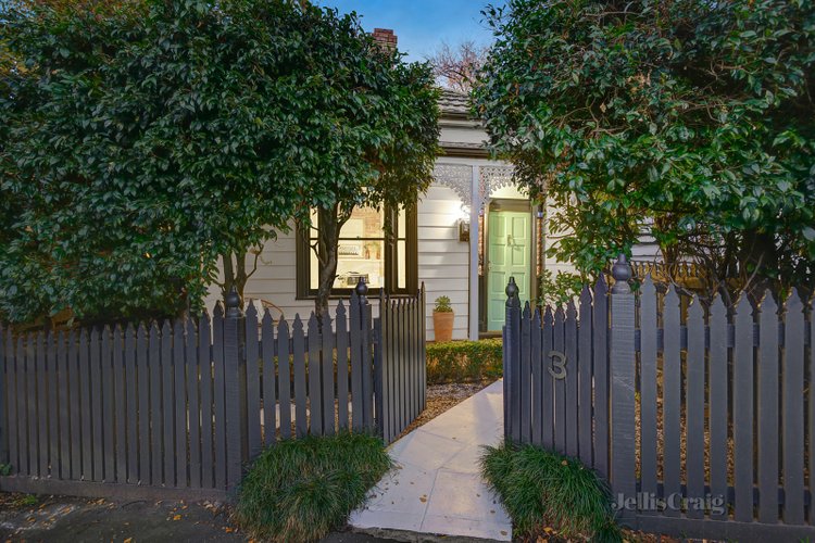 3 Hopetoun Grove South Yarra 3141