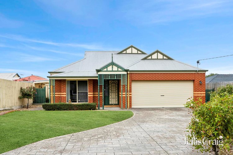 3 Monash Court Whittington 3219