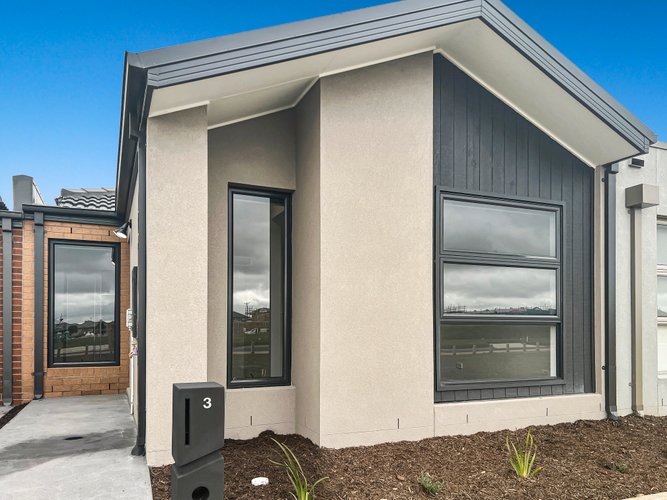3 Rockbank Walk Armstrong Creek 3217