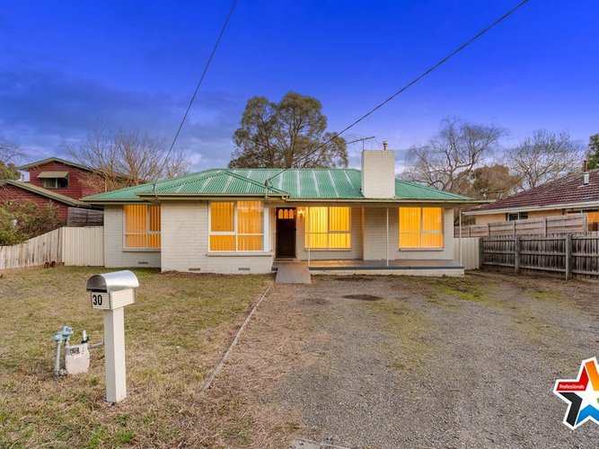 30 Cambridge Road Mooroolbark 3138