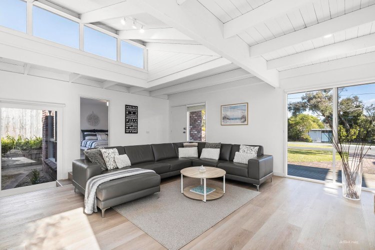 30 Hawaii Court Rye 3941