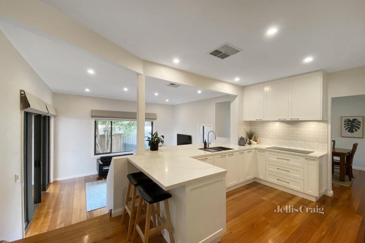 30 Pine Avenue Briar Hill 3088