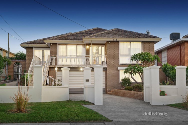 30 Robinson Grove Bulleen 3105