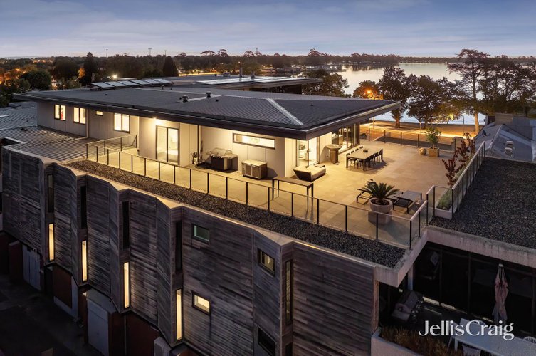 301 18 Wendouree Parade  Lake Wendouree 3350