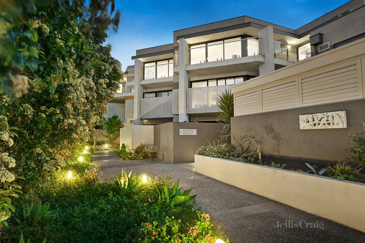 301/766 Whitehorse Road Mont Albert 3127