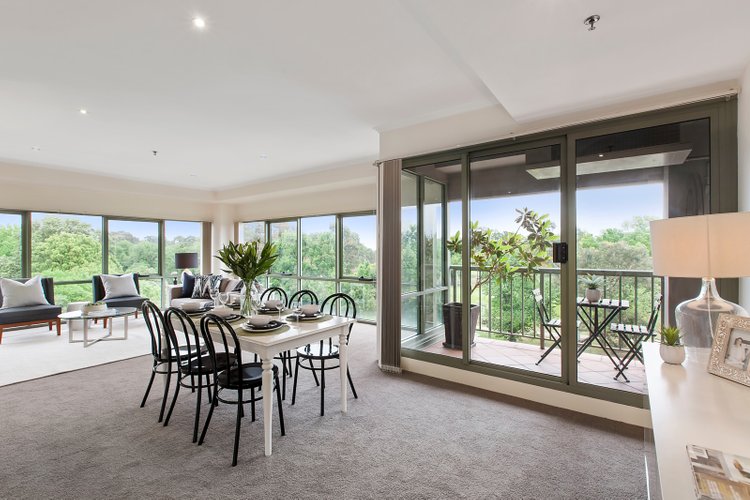 302/15 Queens Road Melbourne 3004