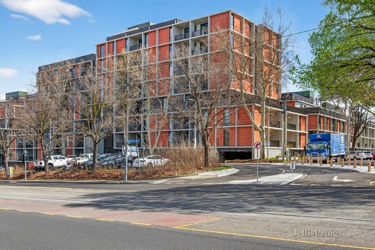 304/5 High Street Close Northcote 3070