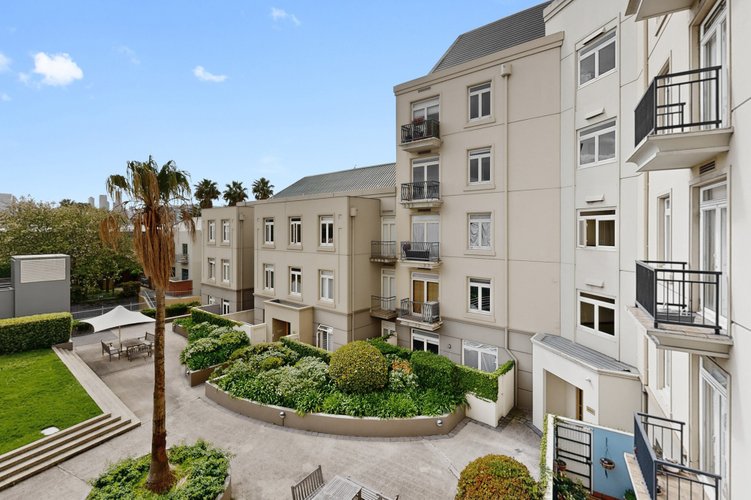 305/89 Beach St  Port Melbourne 3207