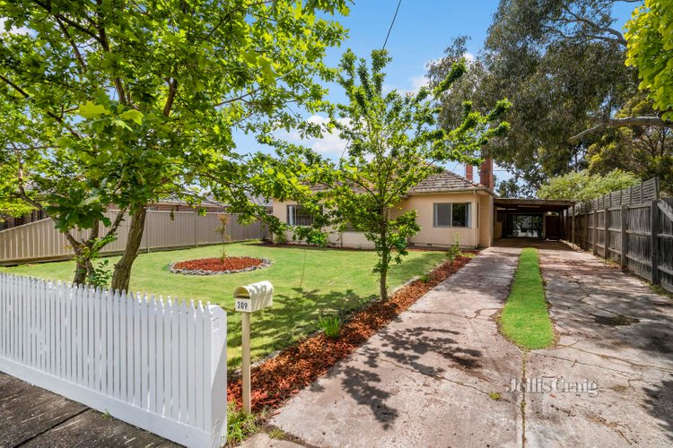309 Clayton Street Canadian 3350