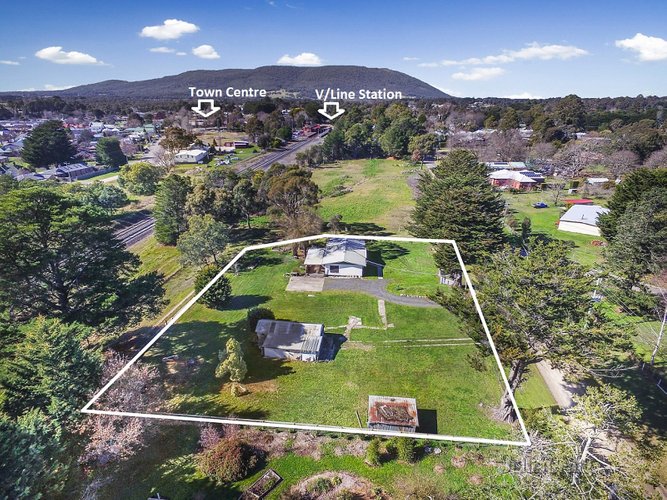 31 Corinella Road Woodend 3442