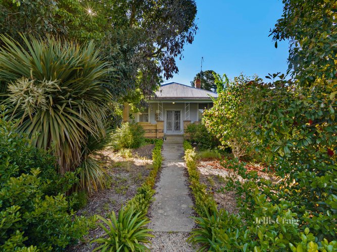 32 Adair Street Linton 3360