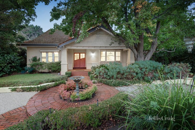 32 Avenue Athol  Canterbury 3126