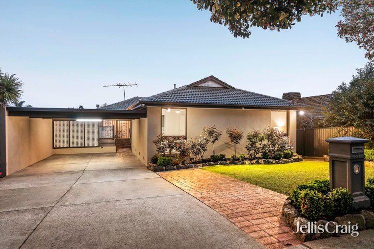 32 Caravelle Crescent Strathmore Heights 3041