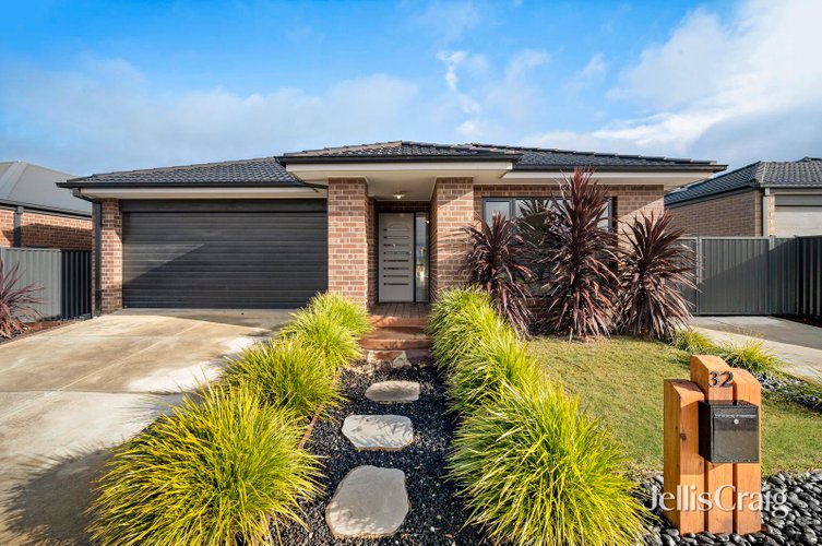 32 Dairymans Way  Bonshaw 3352