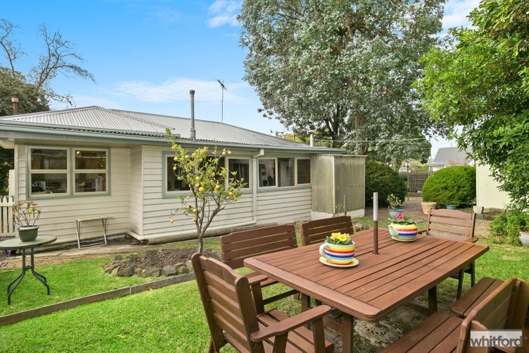 32 Denman Street, East Geelong