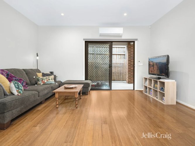 3/2 Douglas Street Pascoe Vale 3044