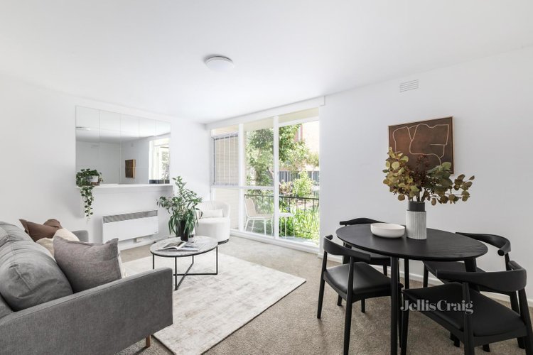 3 2 Douglas Street Toorak 3142