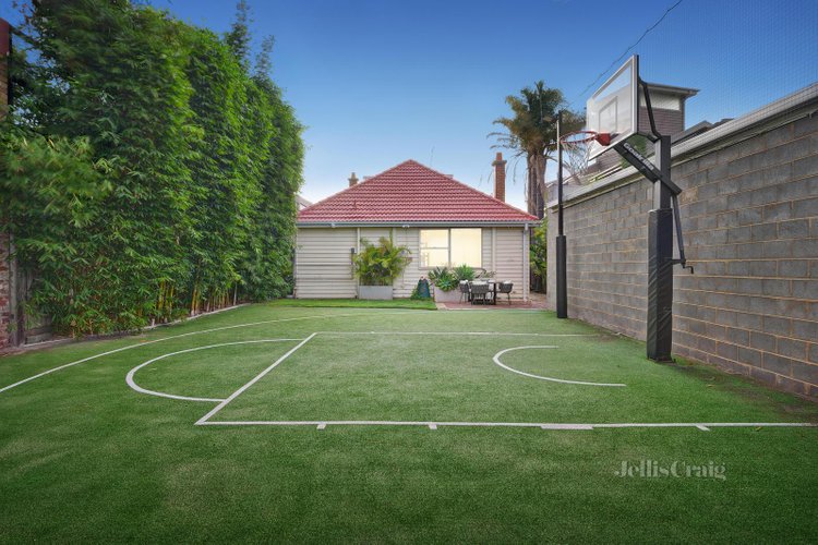 32 Marine Parade St Kilda 3182