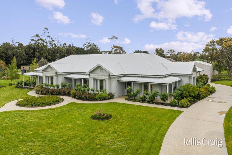 32 Remembrance Drive Cardigan 3352