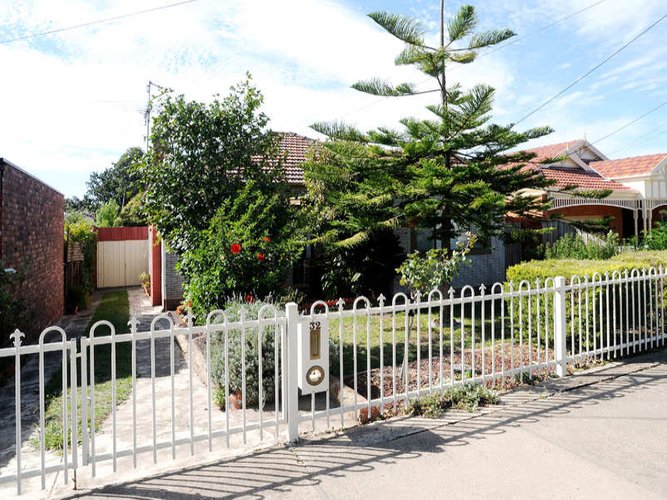 32 ROBERTS Street Essendon 3040