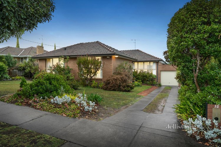 32 Roberts Street Glen Waverley 3150