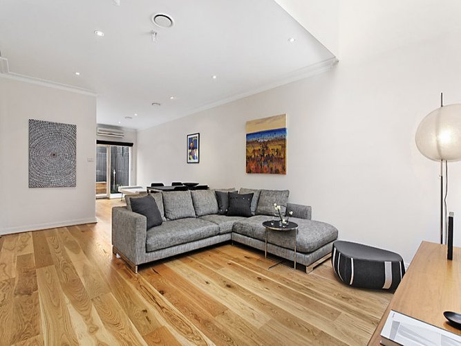 3 2 Vautier Street Elwood 3184