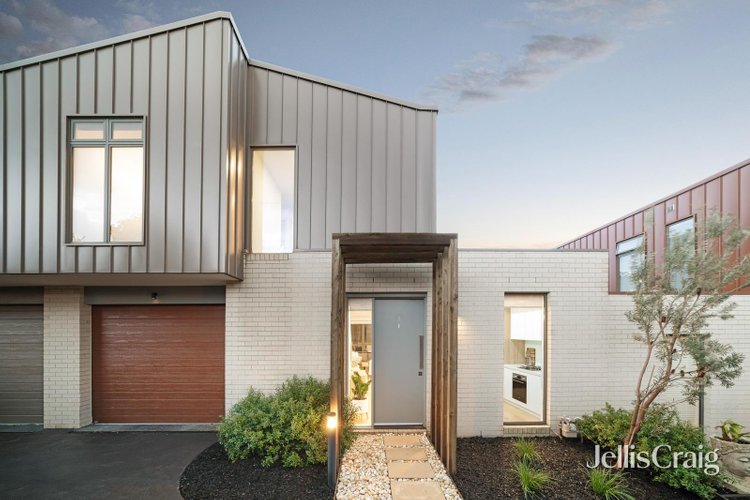3 235 Station Street Edithvale 3196