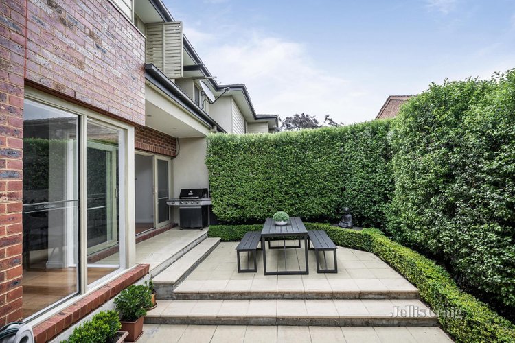3 24 Woodlands Avenue Kew East 3102