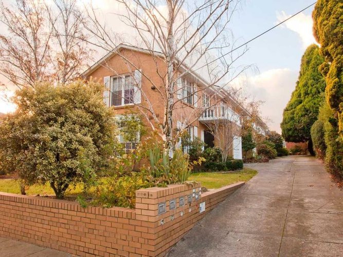 3 242 Woodland Street Strathmore 3041