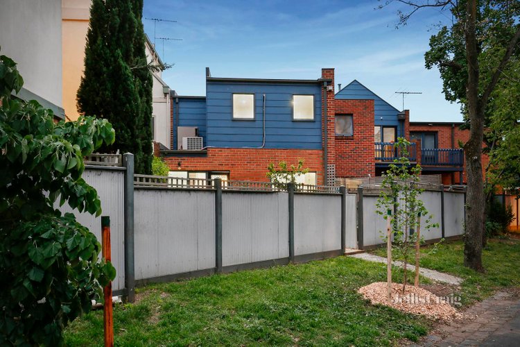 3 27 McAllister Mews Kensington 3031