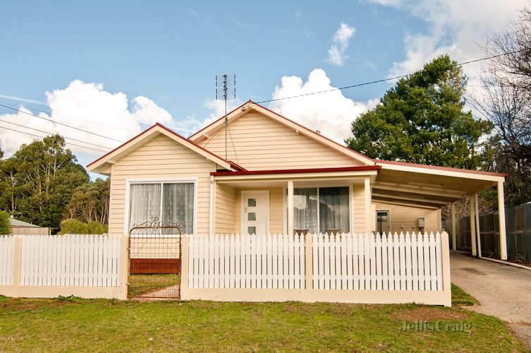 33 Camp Street Trentham 3458