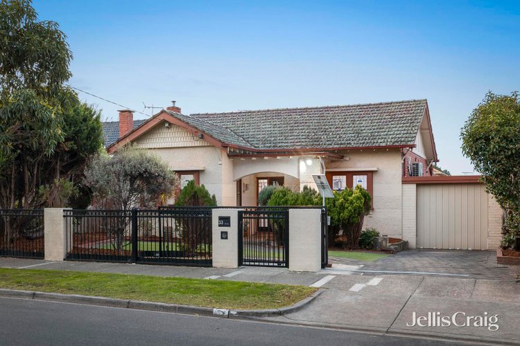 33 Lindsay Avenue Murrumbeena 3163