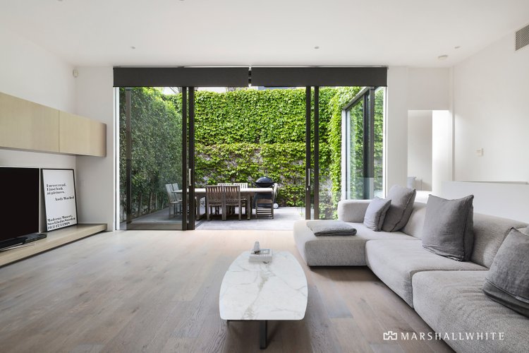 3/3 Loller Street
