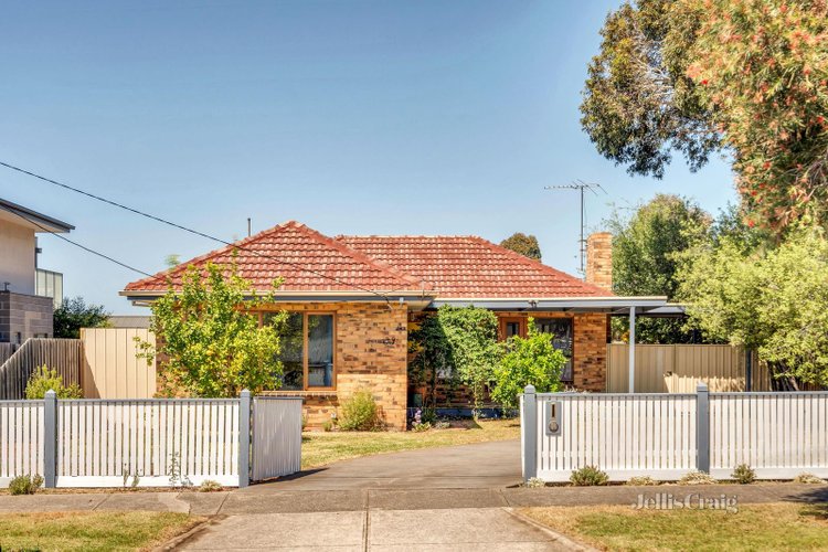 33 Melbourne Avenue Glenroy 3046