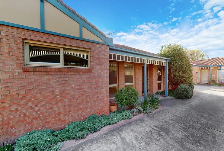 3/3 Narbethong Road Murrumbeena 3163