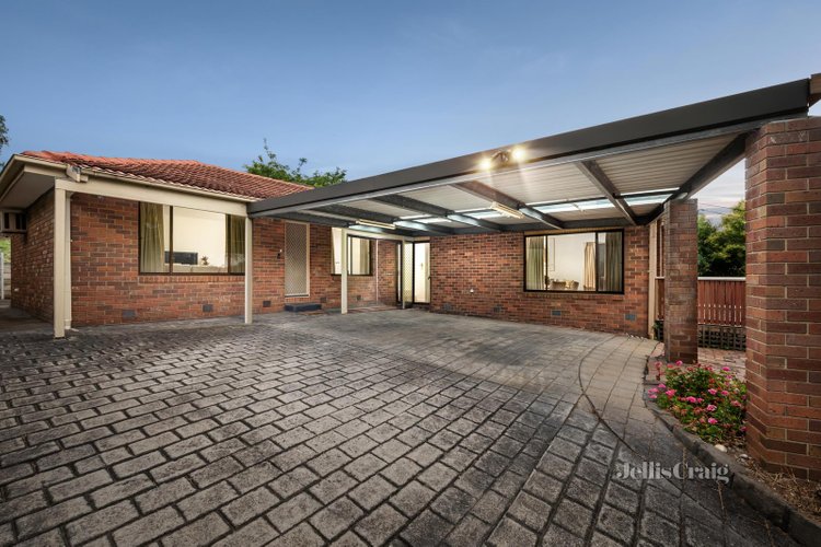 33 Struan Avenue Mooroolbark 3138