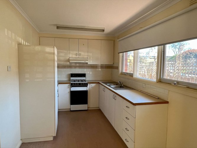3/3 Wellington Road Box Hill 3128