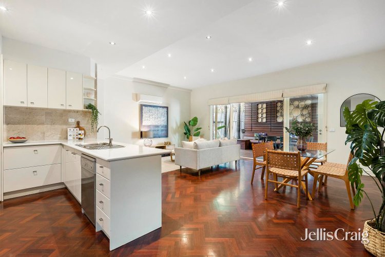 3 319 Barkly Street Elwood 3184