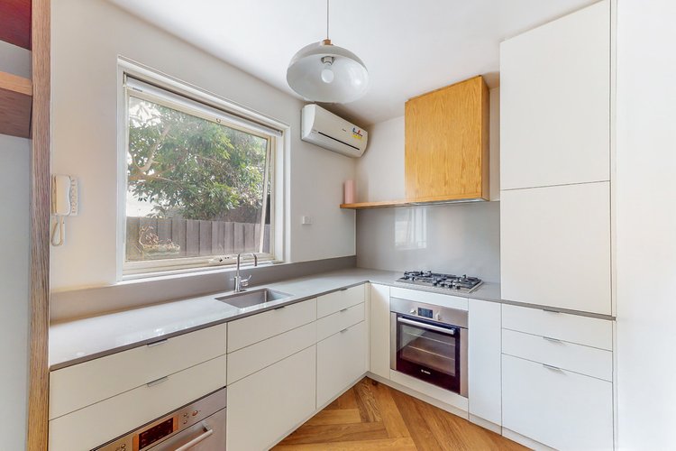 3/4 Burns Street Elwood 3184