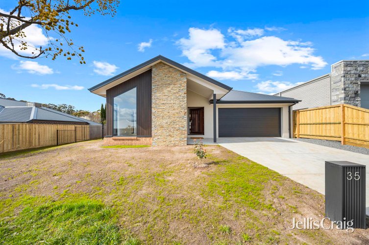 35 Apple Orchard Drive  Brown Hill 3350