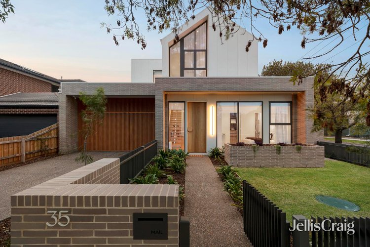 35 Brosnan Crescent Strathmore 3041