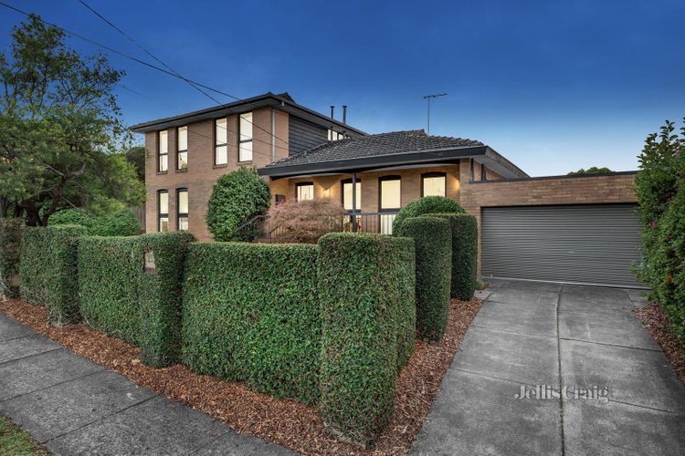 35 Glen Tower Drive Glen Waverley 3150
